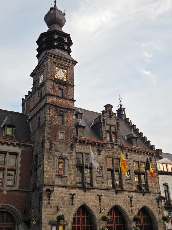 Les Remparts Hotel Binche Bagian luar foto