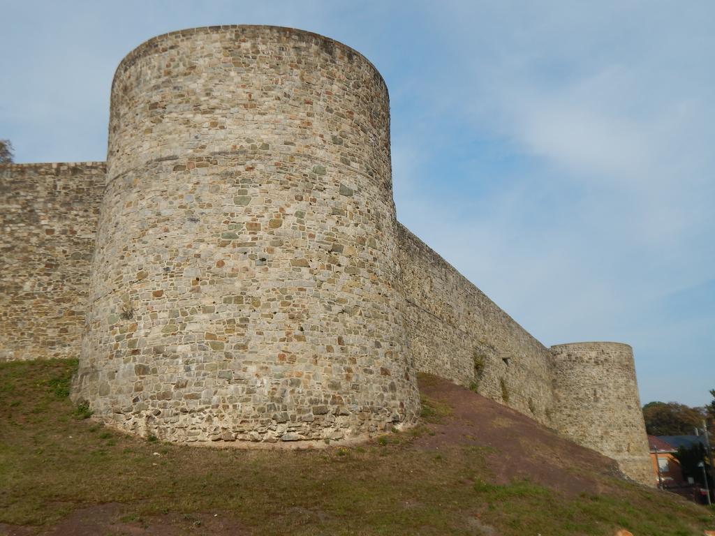 Les Remparts Hotel Binche Bagian luar foto