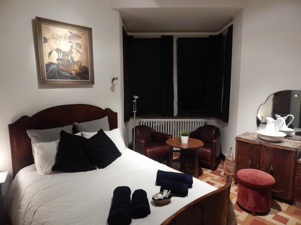 Les Remparts Hotel Binche Bagian luar foto