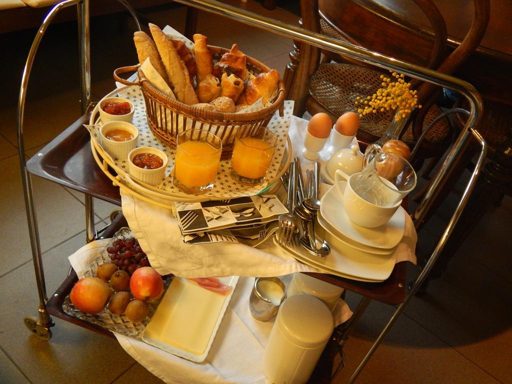 Les Remparts Hotel Binche Bagian luar foto